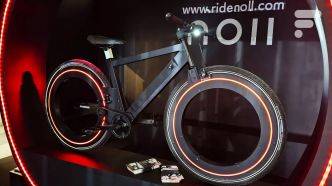Ce vélo électrique ultra futuriste se recharge en USB-C et dissimule 2 moteurs dans ses roues