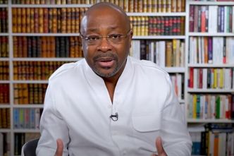 Contraint de quitter RFI sur la pointe des pieds, Alain Foka désormais indésirable au Togo