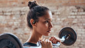 Actualité : JBL Endurance Zone : des écouteurs sportifs qui se sèchent tout seuls grâce aux vibrations