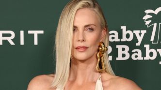 Charlize Theron (49 ans) méconnaissable : adieu le blond, sa nouvelle coupe mulet a fait pleurer sa fille, "Un gros choc”