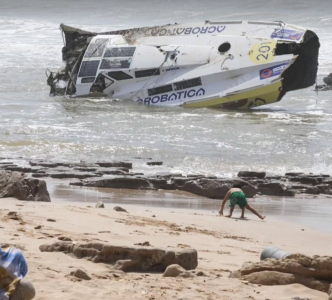 Class40. A la dérive depuis 11 mois, le Class40 Acrobatica retrouvé sur une plage au Maroc