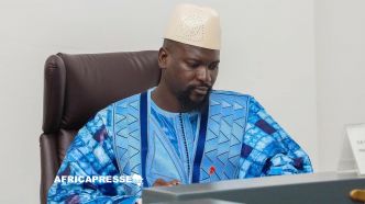 Guinée : Mamadi Doumbouya reçoit le projet de nouvelle Constitution, un référendum prévu en septembre
