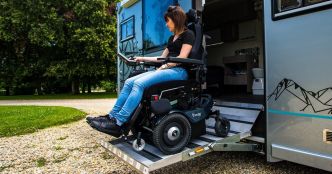 Des camping-cars pour les personnes à mobilité réduite, à la télé comme dans la vraie vie