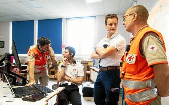 « On a une vision en direct de ce qu'il se passe sur le terrain » : au cœur du poste de commandement des secours de l'Ultra Marin