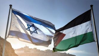 Nice : sommée par la justice, la mairie retire les drapeaux israéliens de son fronton/ Besançon : la justice ordonne le retrait du drapeau palestinien devant la mairie (Le Parisien/Le Monde)