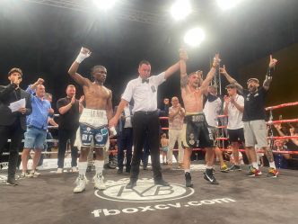 Championnat d'Europe EBU: le boxeur niçois Rakyb Mohamed Radji concède la première défaite de sa carrière, mais promet de "revenir plus fort encore"