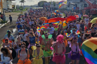 À Kourou, la première marche des fiertés pour rendre visible la communauté LGBTQIA+ rassemble 200 personnes