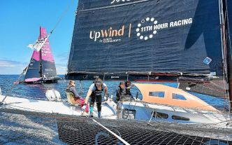 « On ne lâche rien les filles, rien ! » : on a embarqué avec l'équipage 100 % féminin qui a décroché sa première victoire sur le circuit Ocean Fifty Series [Vidéo]