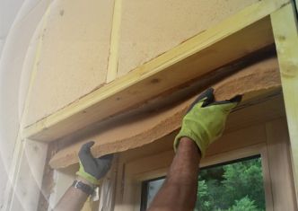 Comment assurer une continuité de l'isolation avec le dormant d'une menuiserie lors du remplacement de celle-ci ?