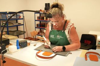 Maroquinerie de luxe et "made in France"  : la renaissance de cette entreprise à Saint-Junien, "On travaille au meilleur et pour le mieux”