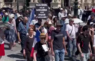 «Macron, on ne mourra pas pour l'Ukraine» : une manifestation contre l'aide financière aux pays en guerre à Paris