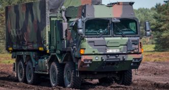 Des camions de l'armée allemande brûlés