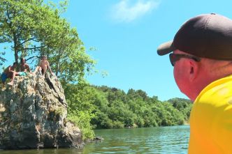 "Je vous demanderai de sortir de l'eau" : face à la canicule, le défi des maître-nageurs contre la baignade interdite