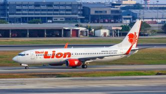 Il a fallu cinq agents pour le déloger : un passager en surpoids expulsé d'un avion pour avoir voulu s'installer sur un siège non payé