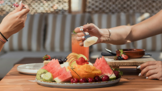 Le plat qu'il faut absolument éviter de commander au resto quand il fait chaud