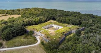 Le long de l'océan Atlantique, ces fortifications rendent cette route charentaise unique