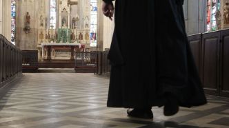 « Le vicaire a exploité mes failles » : une ex-paroissienne de Mantes-la-Jolie dénonce des agressions sexuelles