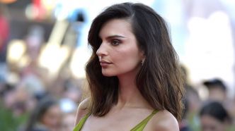 Emily Ratajkowski (34 ans) ose les ballerines de la discorde les plus tendances de cet été