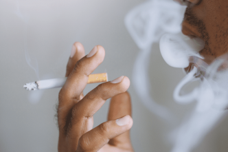 La cigarette bannie à la plage et au parc à partir de ce dimanche