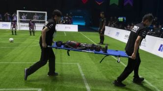 En Chine, des robots guidés par l'IA s'affrontent lors d'un tournoi de football