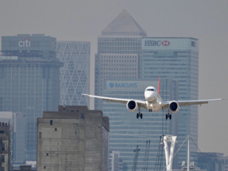 Le fonds Macquarie achète des parts dans les aéroports de Bristol, Birmingham et Londres City