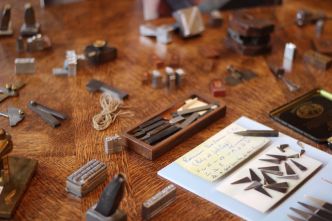 Braille, calligraphie, papiers... Le Patrimoine culturel immatériel a la lettre