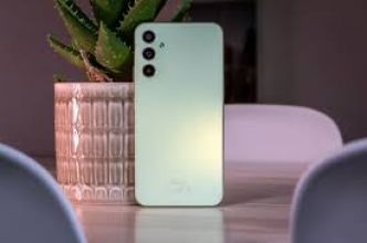 Galaxy A34 de Samsung : la mise à jour One UI 7 suspendue après des bugs