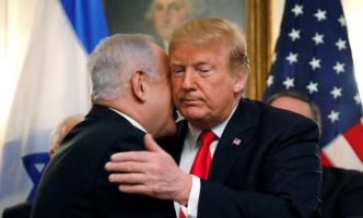 Trump exige qu'Israël annule le procès pour corruption de Netanyahu, le qualifiant de "chasse aux sorcières” & de "parodie de justice”