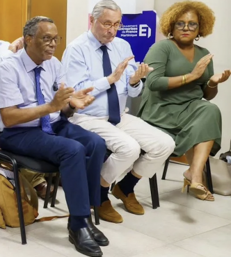 Un sénateur…un dépité…une sénatrice