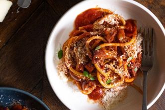 Bucatini all'amatriciana, la recette Denny Imbroisi