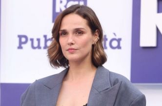 Camille Lou en soutien-gorge résille : elle en dévoile beaucoup plus que d'habitude