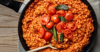 Risotto inratable à la tomate, sauge et parmesan