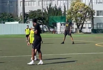 Victor Wembanyama met un coup franc en pleine lucarne à Tokyo