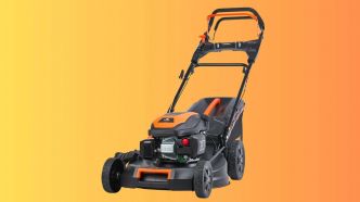 Soldes : -20 % sur cette tondeuse thermique Fuxtec parfaite pour les grands jardins