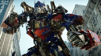 Huit ans après l'échec de son dernier opus, Michael Bay relance la saga Transformers