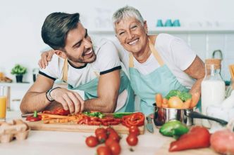 Vivre chez ses parents une fois adulte limiterait sérieusement cette compétence clé, une étude révèle des chiffres qui interpellent