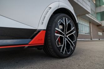 L'une des voitures électriques sportives les plus réussies pourrait souffrir d'un problème de freins