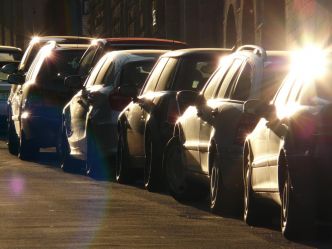 Vague de chaleur : pourquoi tant d'enfants sont oubliés dans des voitures chaque été ?