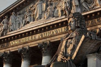 Vote de la loi Mayotte, coupures de courant et une hausse des prix des carburants : l'actualité de ce mardi