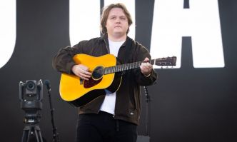 « Survive », le grand retour de Lewis Capaldi