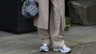 Entorse, pieds plats, oignons... voici la paire de chaussure qui soulage tous les maux selon un célèbre podologue