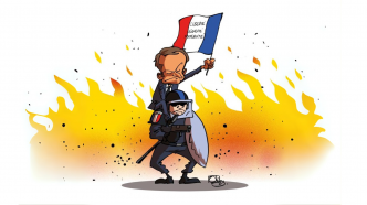Le top de la honte : Macron fuit la pelouse du Top 14
