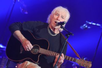 Hugues Aufray, le plus vieux chanteur en tournée... et ce n'est "pas pour l'argent"
