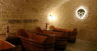 Se baigne-t-on vraiment dans de la bière dans un Beer Spa ?