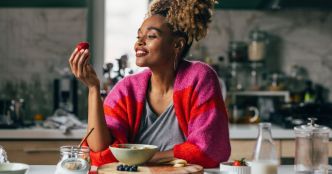 Eat Like a Woman : que vaut ce protocole dont tout le monde parle sur TikTok pour perdre du poids sainement ?