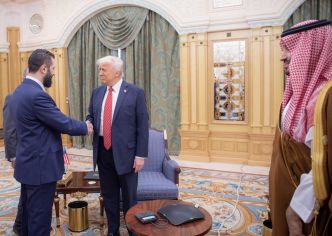 Trump lève les sanctions contre la Syrie pour un «nouveau départ»