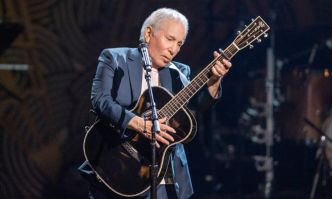 Paul Simon annule deux concerts pour subir une opération