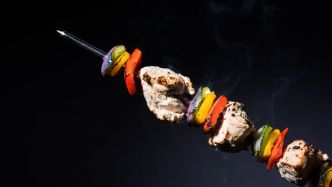 Son fils n'avait plus de nouvelles d'elle : sa mère est retrouvée morte, un pic à brochette planté dans le thorax