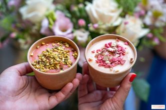 Nina Métayer installe son chariot à glace chez Maison Colbert