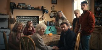 "Mamie-sitting” de Darren Thornton : une comédie irlandaise plaisante et vaguement politique